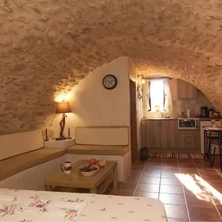 Mani Cavehouse Lagkada Apartment